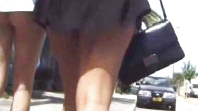 Ibu bercinta dengan live indo bokep remaja. Ibu mengajarkan duo cara memakunya.