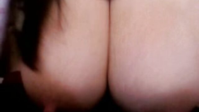 milf bokep bigo indo yang tahu cara memotong itu dildo.