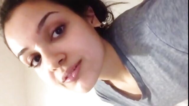 Ibu kehilangan surat bokep live indo untuk anaknya dan menidurinya.