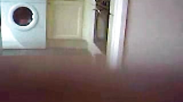 Milf berselingkuh dari suaminya dengan tukang bangunan kulit hitam ketika dia pergi bigo live indonesia bokep bekerja.