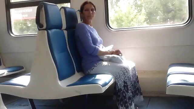 Ibu, ibu, bokep gogo live indonesia wanita itu memberikan blowjob untuk kekasihnya.