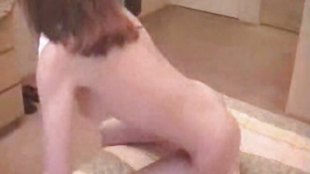 Appetizing Lisey memiliki meatpipe dan lemak dildo di pantatnya pada waktu yang sama indo live bokep