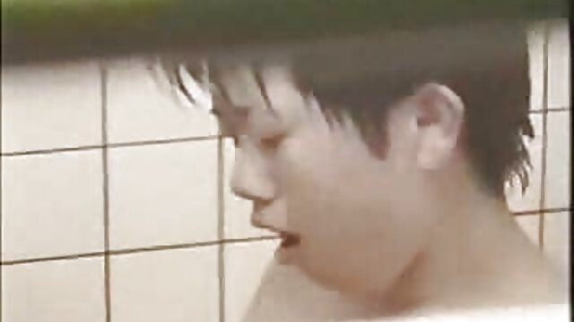 Petarung MMA Krissy Lynn video bokep bigo indo mengambil Ebony penembus di dalam sel segi delapan.
