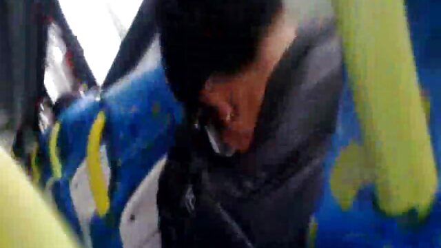 Dewi Kira bokep indo live sex memberi deepthroat dan hooter pekerjaan terlihat.